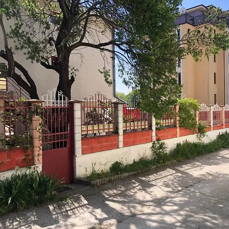 Surf House Rose I Po3a L بيت ضيافة غولدن ساندز