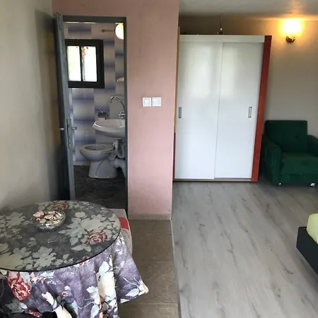 Surf House Rose I Po3a L غولدن ساندز