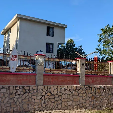 Surf House Rose I Po3a L غولدن ساندز