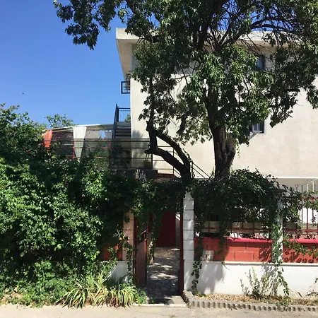Guest house Surf House Rose I Po3a L *