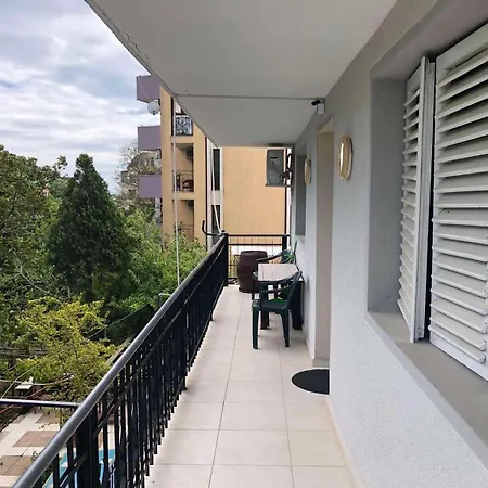 Surf House Rose I Po3a L بيت ضيافة غولدن ساندز