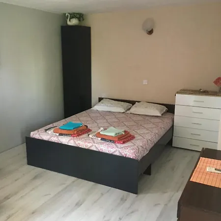 Surf House Rose I Po3a L * Zlate písky