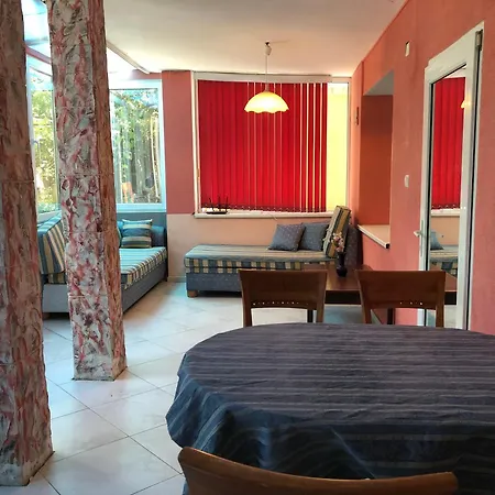 Surf House Rose I Po3a L Guest house Golden Sands