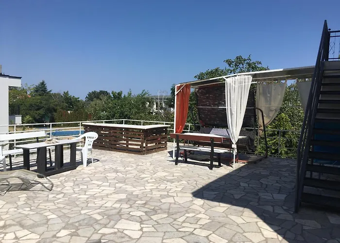 Surf House Rose I Po3a L 3* ゴールデンサンド